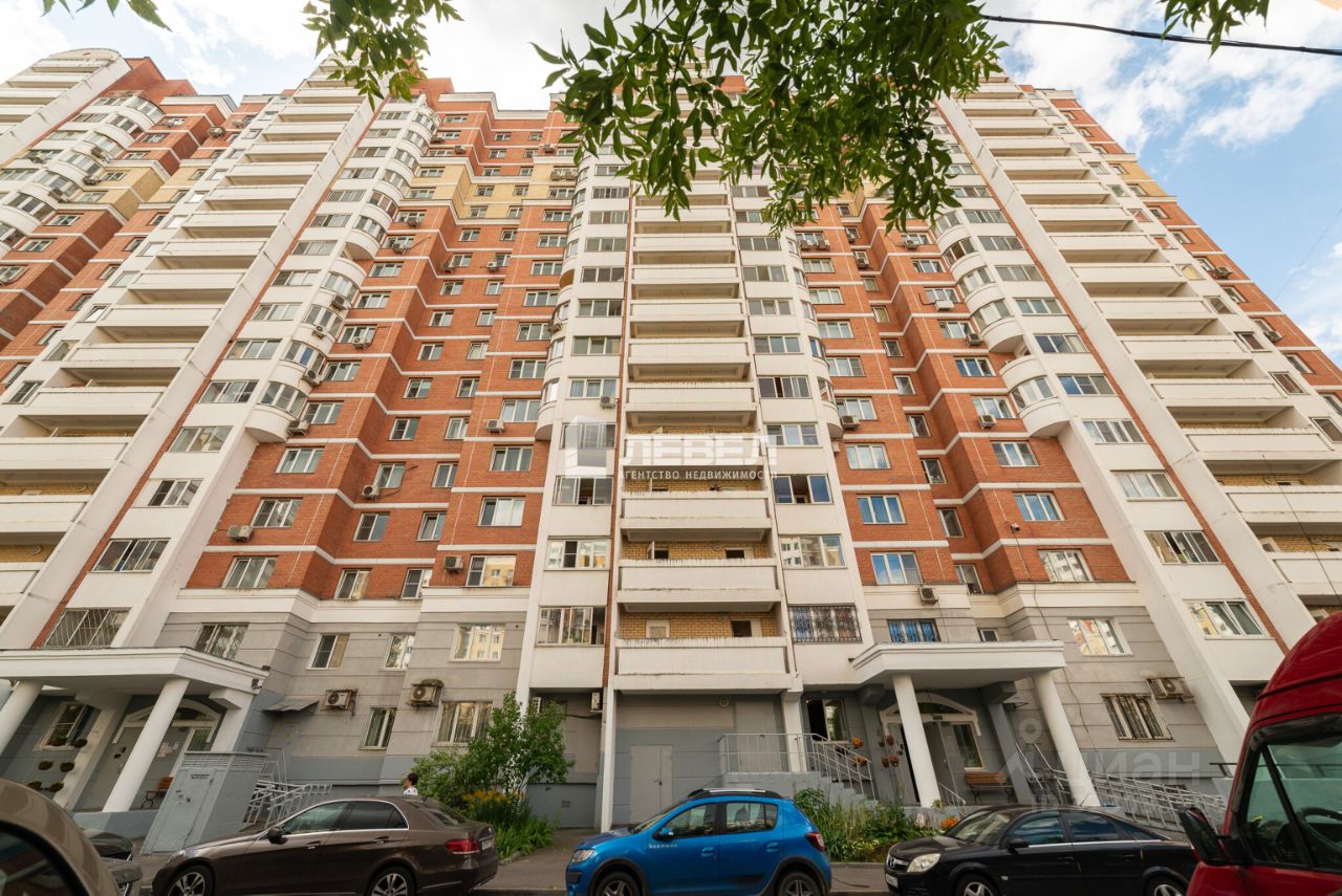 Продажа 4-комн квартиры на вторичном рынке улица Грина, 12