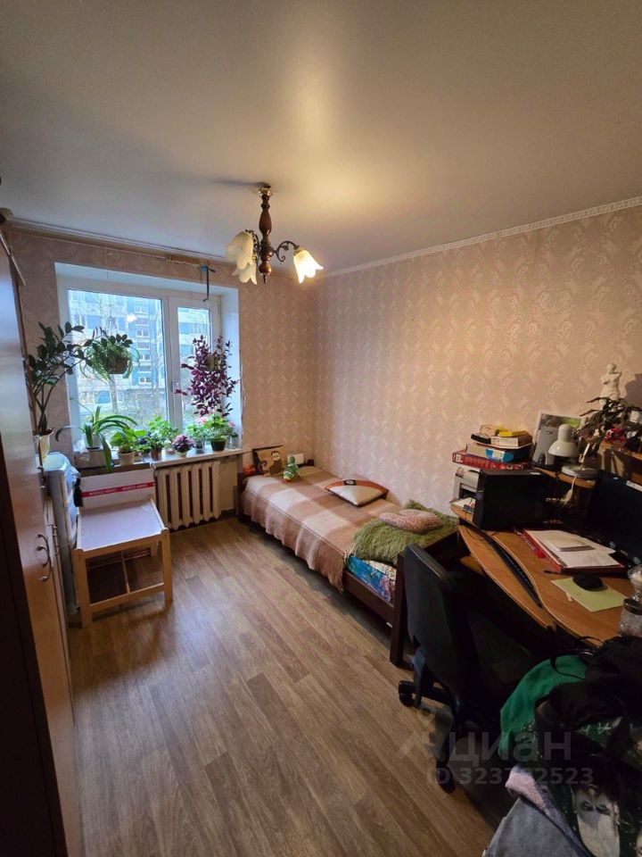 Продажа 3-комн квартиры на вторичном рынке пос. Лесхоза, улица Базисный Питомник,  д. 8