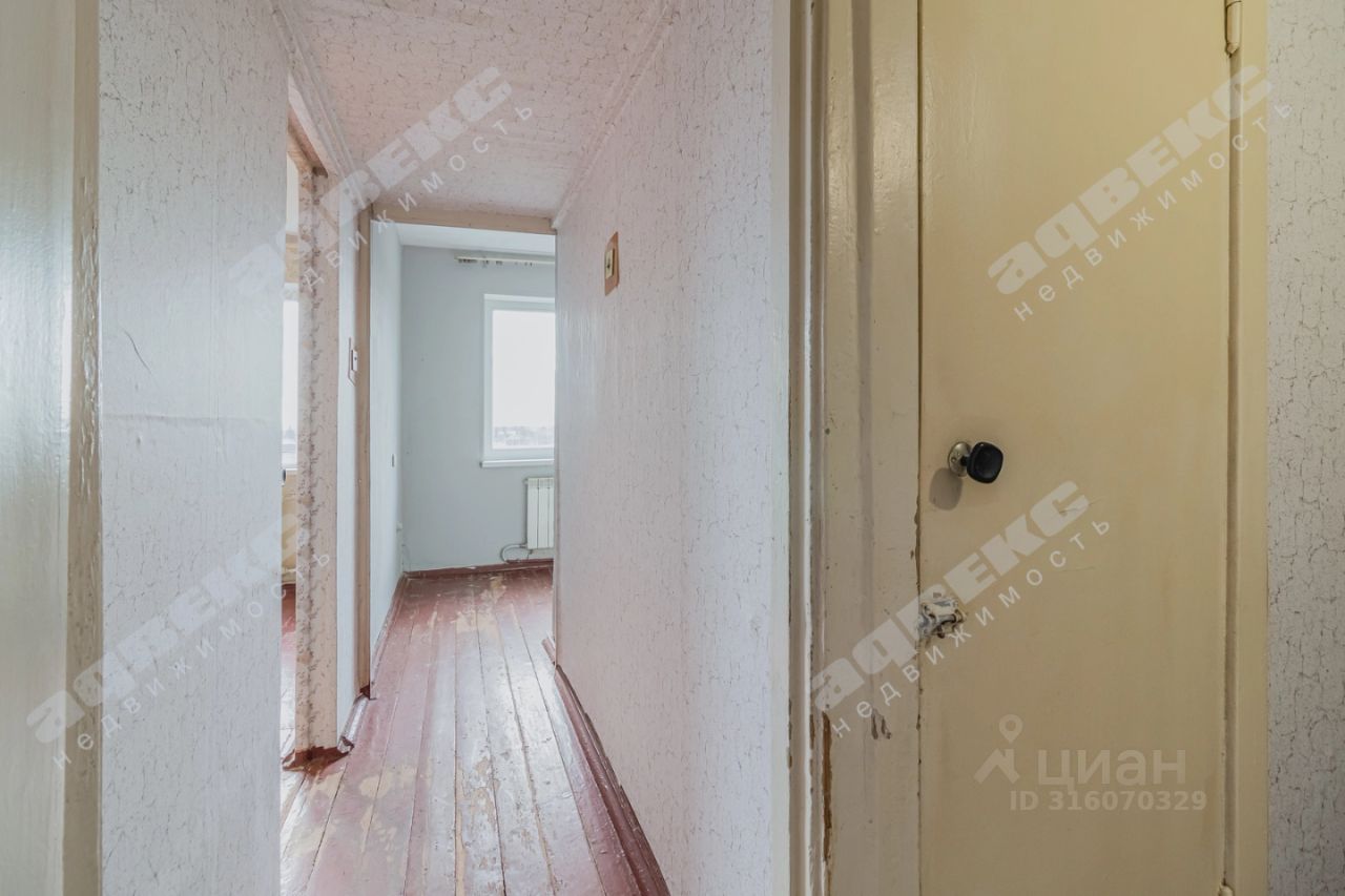 Продажа 1-комн квартиры на вторичном рынке Ульяновка пгт, улица Калинина, 76