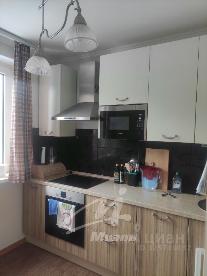 Продажа 4-комн квартиры на вторичном рынке улица Свободы,  д. 42
