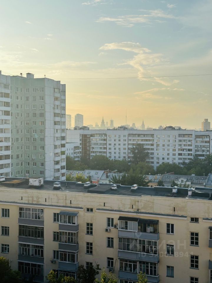 Продажа 4-комн квартиры на вторичном рынке Библиотечная улица, 6