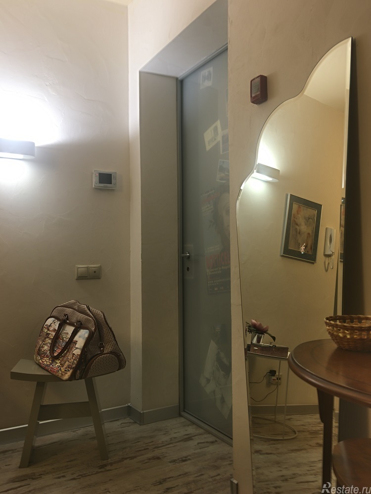 Продажа 3-комн квартиры на вторичном рынке Нежинская ул,  д. 1,  к. 4