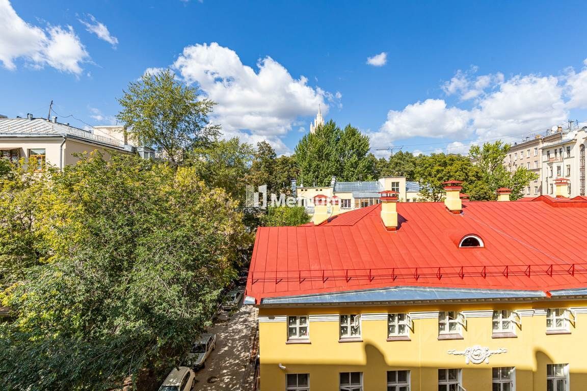 Продажа 5-комн квартиры на вторичном рынке Большой Левшинский переулок, 11