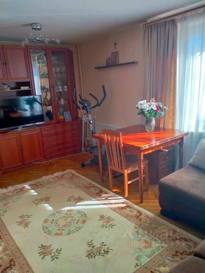 Продажа 2-комн квартиры на вторичном рынке улица Червонного Казачества, 34