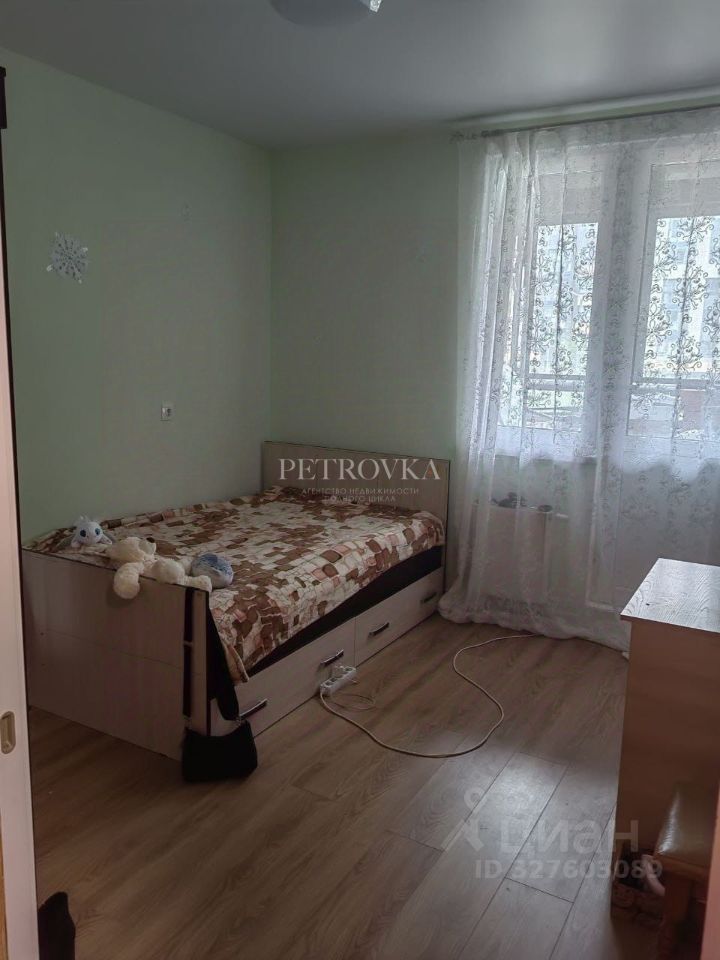 Продажа 3-комн квартиры на вторичном рынке проспект Куприна, 32к2