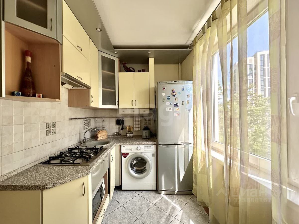 Продажа 2-комн квартиры на вторичном рынке улица Красных Зорь, 37