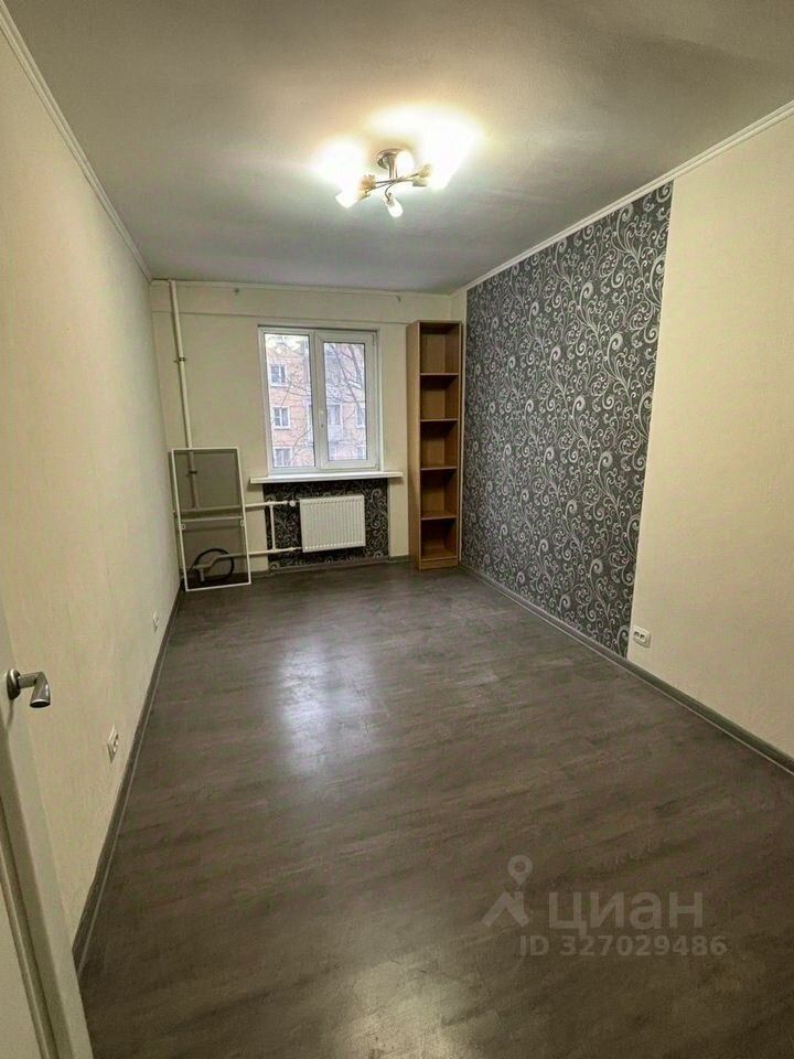 Продажа 3-комн квартиры на вторичном рынке улица Танкиста Хрустицкого,  д. 102