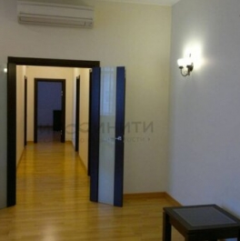 Продажа 4-комн квартиры на вторичном рынке улица Шумкина
