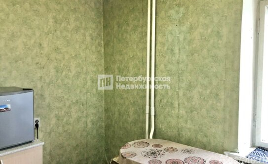 Продажа 2-комн квартиры на вторичном рынке улица Чекистов,  д. 38