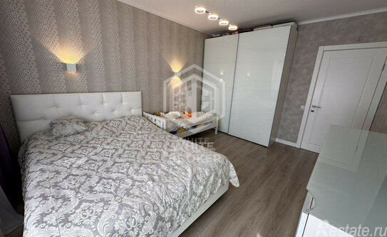 Продажа 3-комн квартиры на вторичном рынке Малые Вязёмы, Южная улица