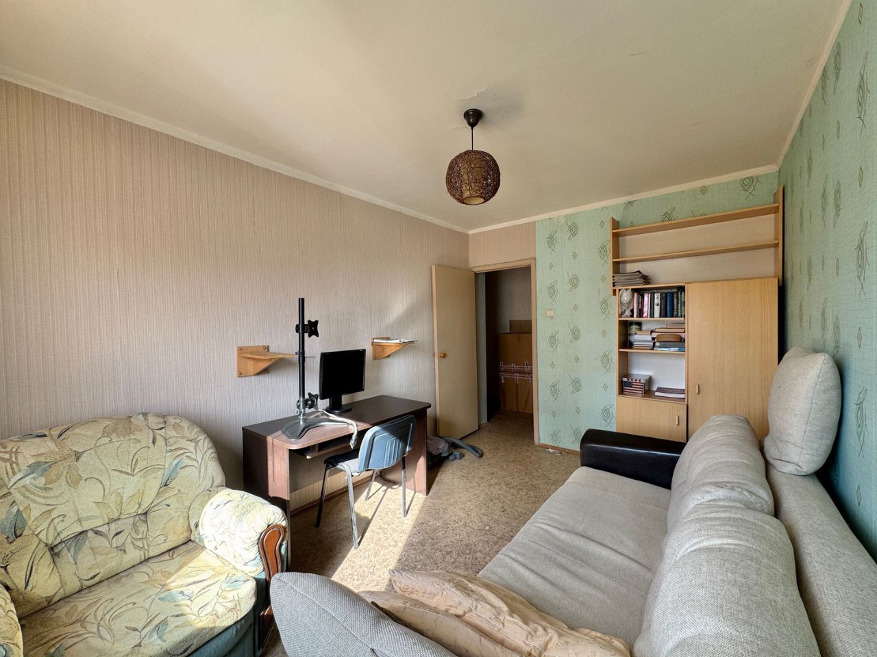 Продажа 2-комн квартиры на вторичном рынке Большие Вяземы пгт, улица Городок-17, 29к1