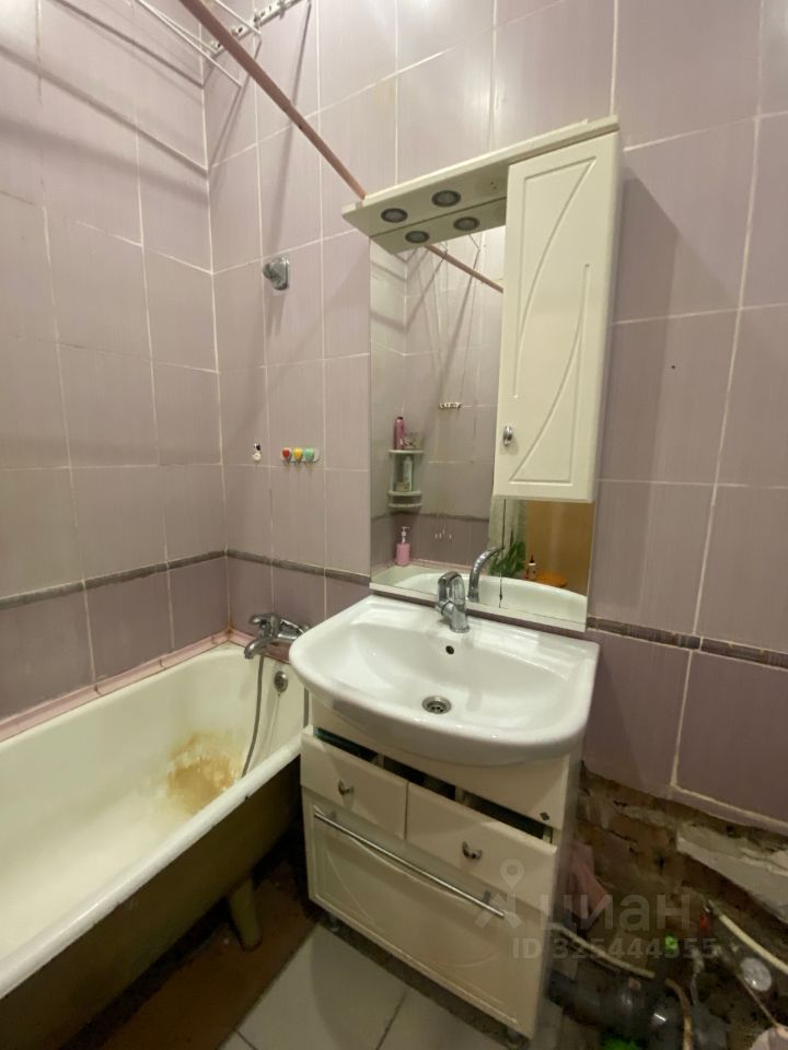 Продажа 2-комн квартиры на вторичном рынке пос. Гидроузла имени Куйбышева, 18