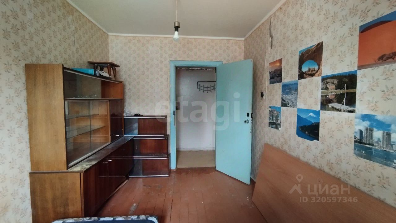 Продажа 4-комн квартиры на вторичном рынке Кириши, Советская улица, 12а