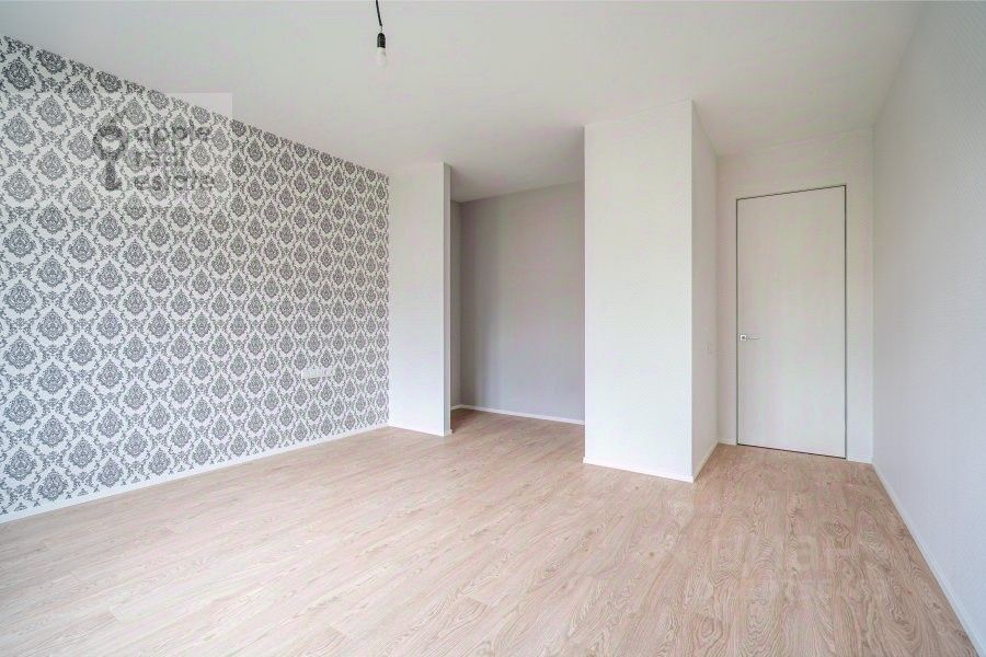 Продажа 3-комн квартиры на вторичном рынке улица Космонавта Волкова, 5Б