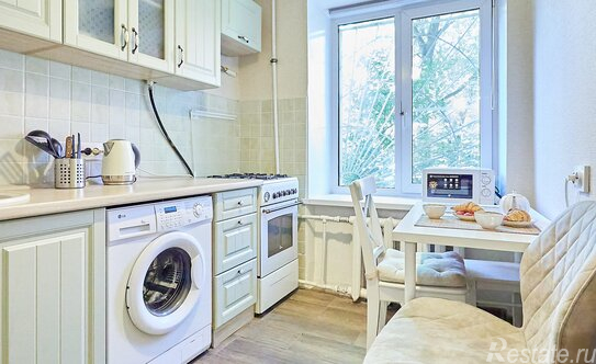 Продажа 1-комн квартиры на вторичном рынке улица Ленсовета,  д. 67 к2