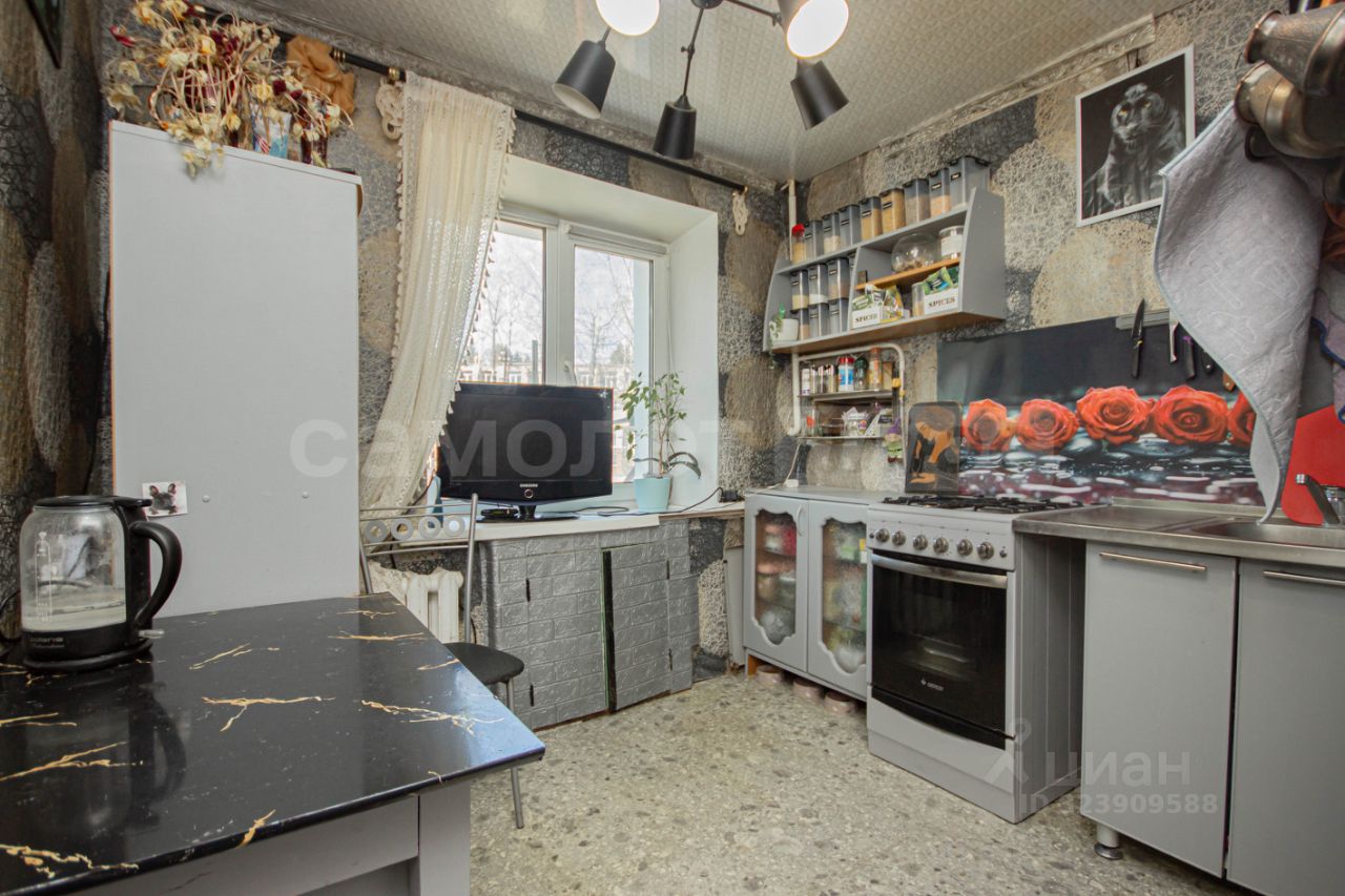 Продажа 2-комн квартиры на вторичном рынке пос. Молодежный, 4