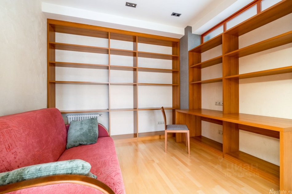 Продажа 4-комн квартиры на вторичном рынке Ордынка Б. ул,  д. 16