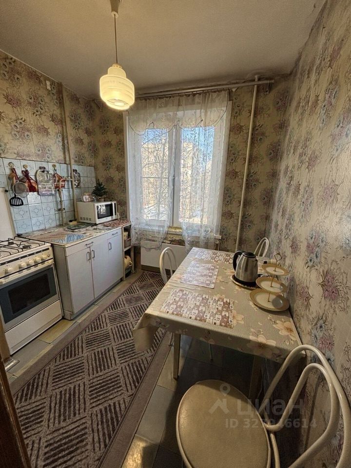 Продажа 3-комн квартиры на вторичном рынке Профсоюзная улица, 136К2
