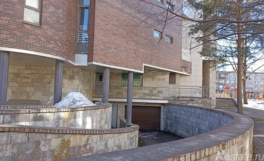 Продажа 4-комн квартиры на вторичном рынке Лебединая улица,  д. 1