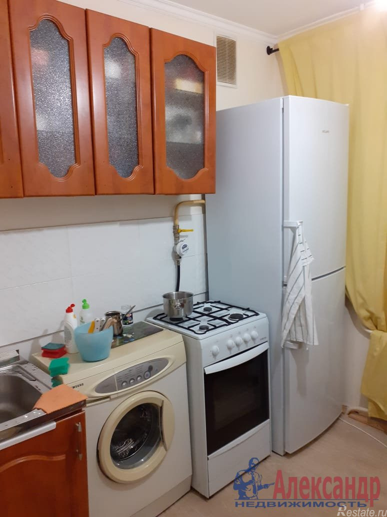 Продажа 1-комн квартиры на вторичном рынке Песочный пос., Ленинградская ул. ,  д. 70,  к. 3
