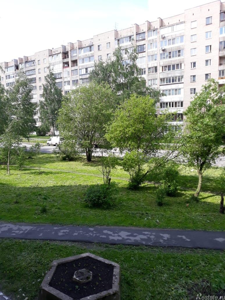 Продажа 2-комн квартиры на вторичном рынке Металлострой п, Полевая ул ,  д. 5