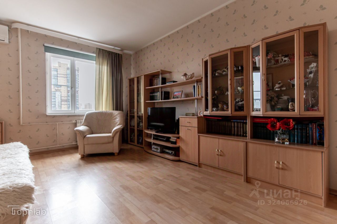 Продажа 2-комн квартиры на вторичном рынке Серебристый бульвар, 21