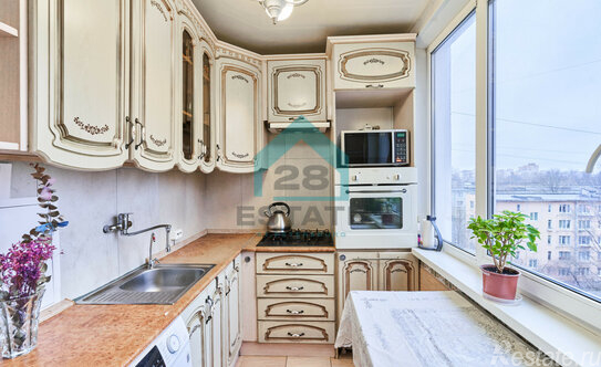 Продажа 4-комн квартиры на вторичном рынке улица Белы Куна,  д. 26 к1