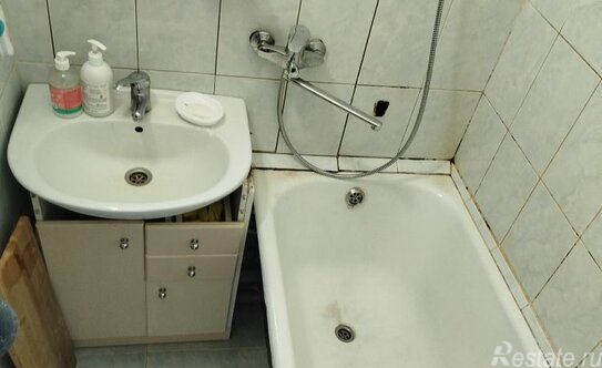 Продажа 1-комн квартиры на вторичном рынке Ленская улица,  д. 21