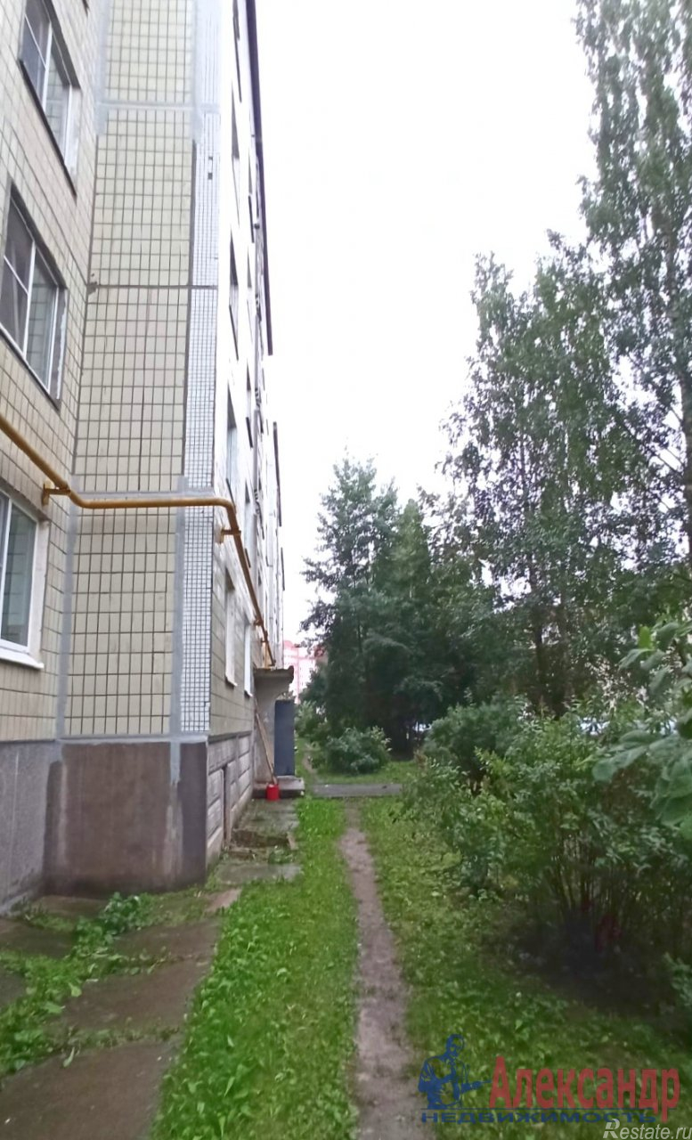 Продажа 3-комн квартиры на вторичном рынке Коммунар г., Ижорская ул. ,  д. 20