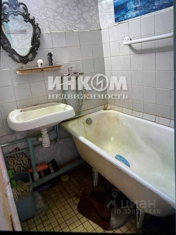 Продажа 2-комн квартиры на вторичном рынке Рублевское ш,  д. 127
