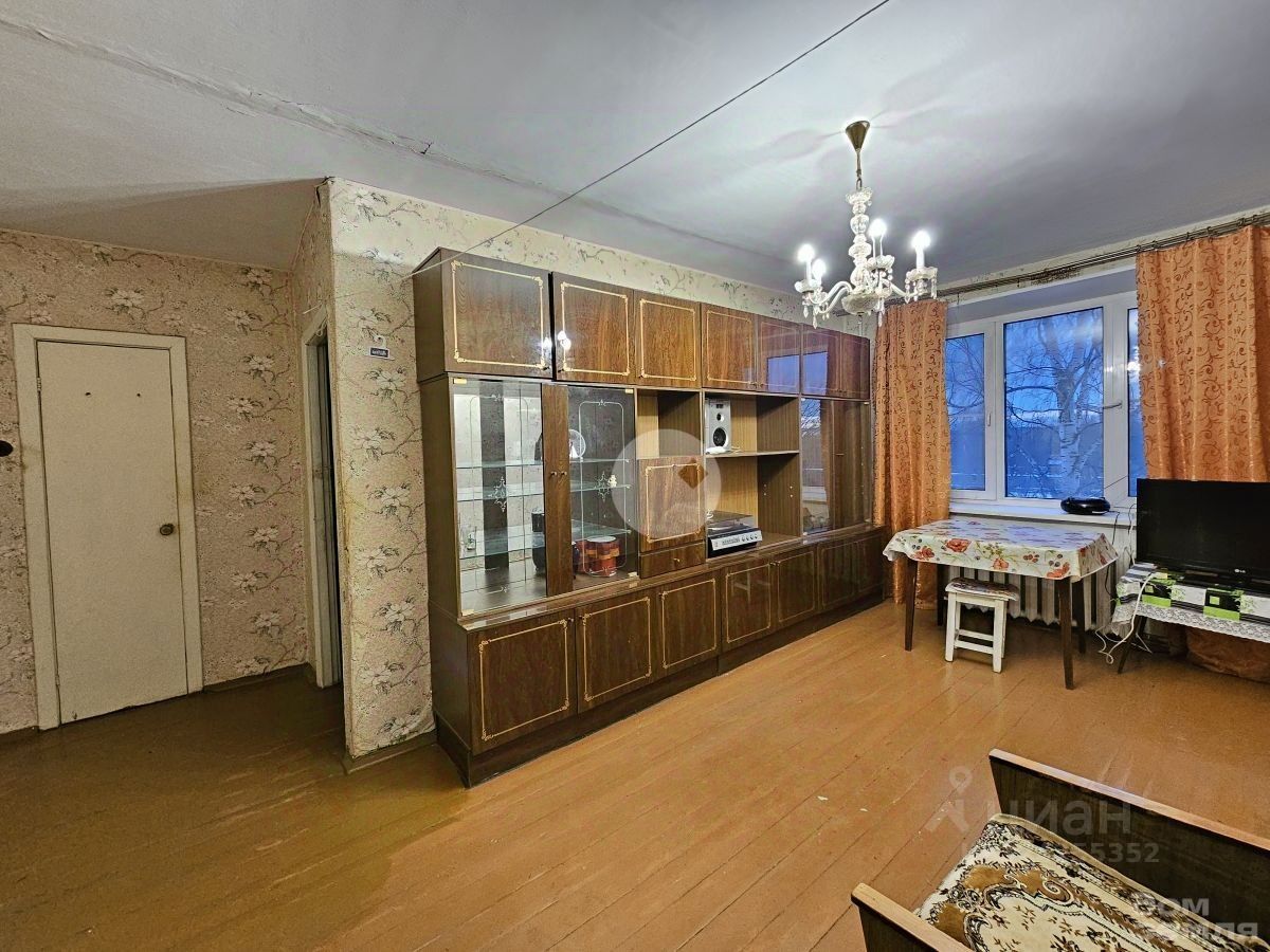 Продажа 2-комн квартиры на вторичном рынке Отрадное, Вокзальная улица, 1