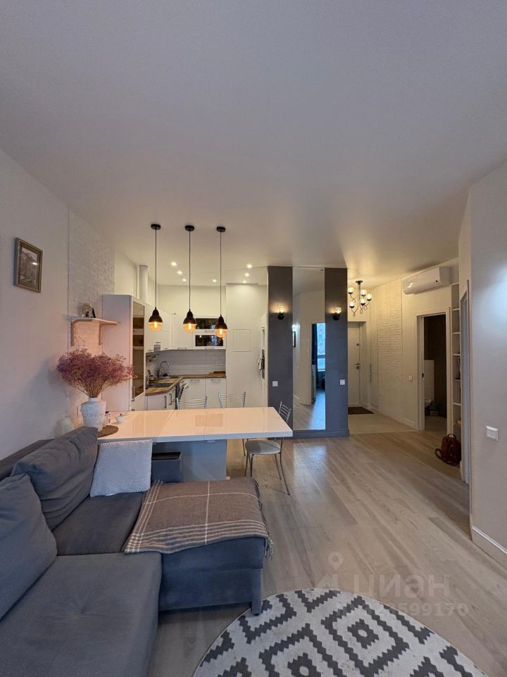 Аренда 2-комн квартиры на вторичном рынке Березовая аллея, 17к2