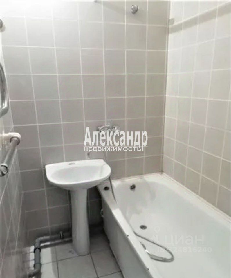 Продажа 3-комн квартиры на вторичном рынке Красное Село, улица Спирина, 1к1