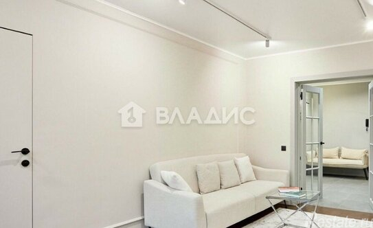 Продажа 4-комн квартиры на вторичном рынке Хлебозаводский проезд