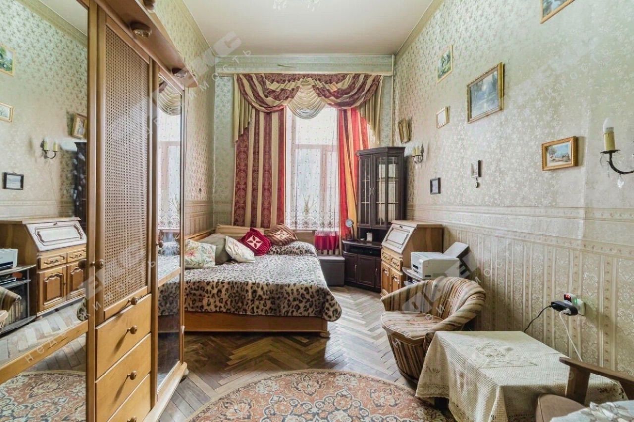 Продажа 3-комн квартиры на вторичном рынке Конюшенный переулок, 1/6