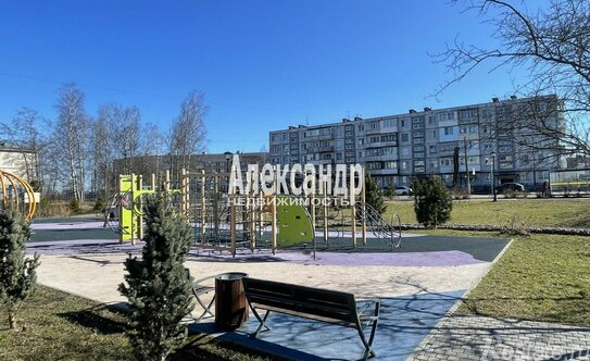 Продажа 1-комн квартиры на вторичном рынке Ломоносов г, Жоры Антоненко ул,  д. 12