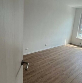 Продажа 3-комн квартиры на вторичном рынке улица Михайлова,  д. 30А к6