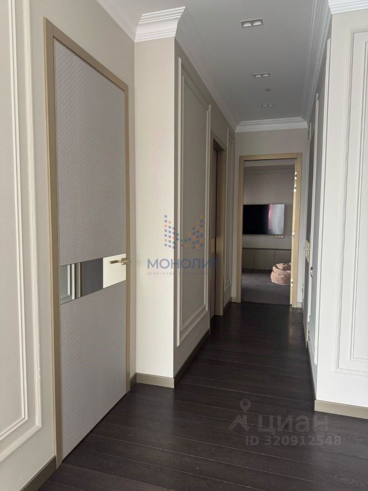 Продажа 4-комн квартиры на вторичном рынке 1-й Красногвардейский проезд, 22с2