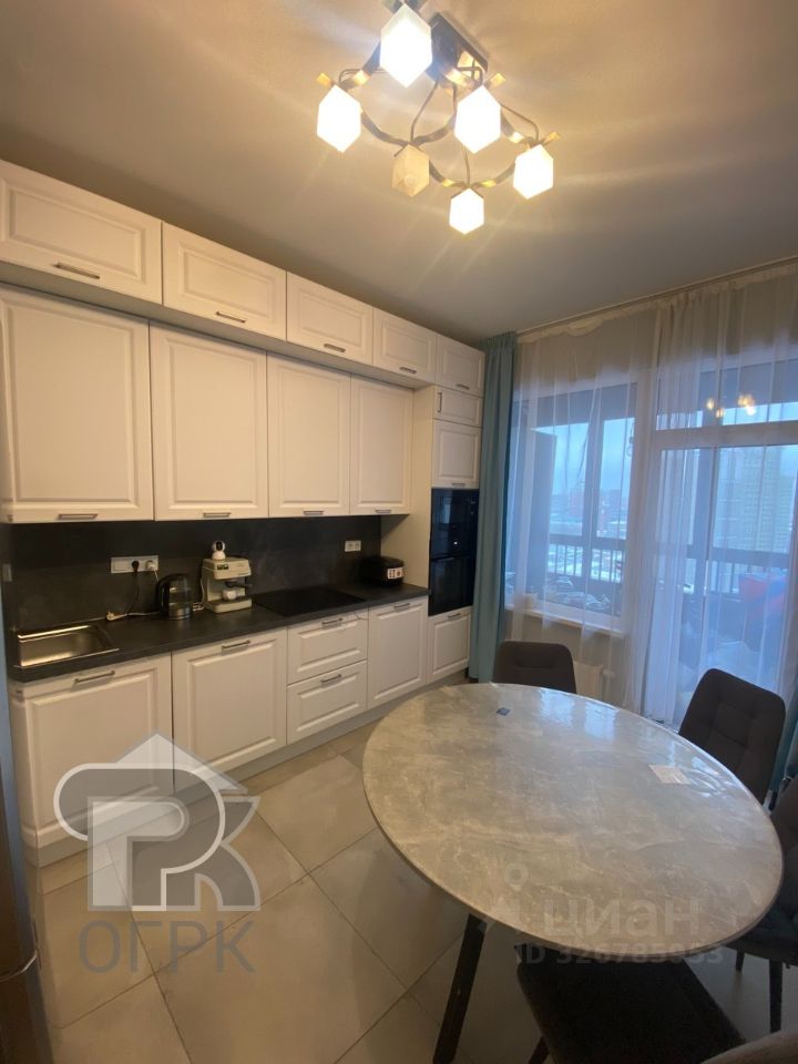 Продажа 3-комн квартиры на вторичном рынке улица Берзарина, 32