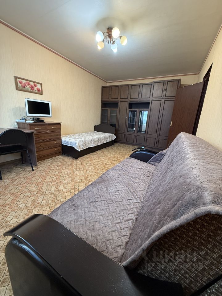 Аренда 1-комн квартиры на вторичном рынке Осенний бульвар, 16К1