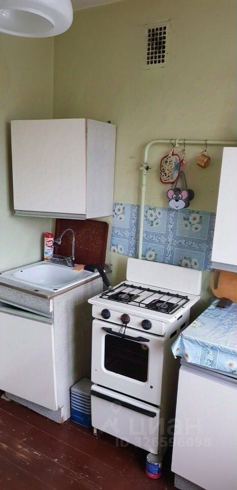 Продажа 1-комн квартиры на вторичном рынке Волхов, Молодежная улица, 25