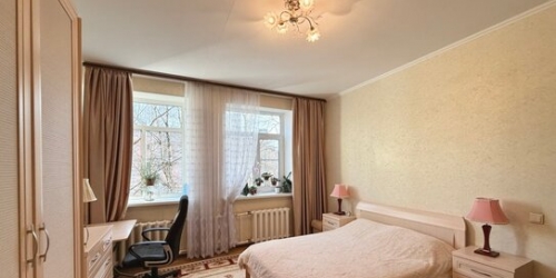 4-комн квартира улица Политрука Пасечника,  д. 8