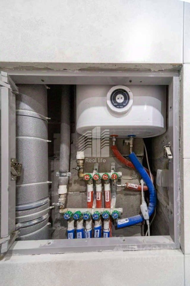 Продажа 1-комн квартиры на вторичном рынке с. Домодедово, улица Современников, 4