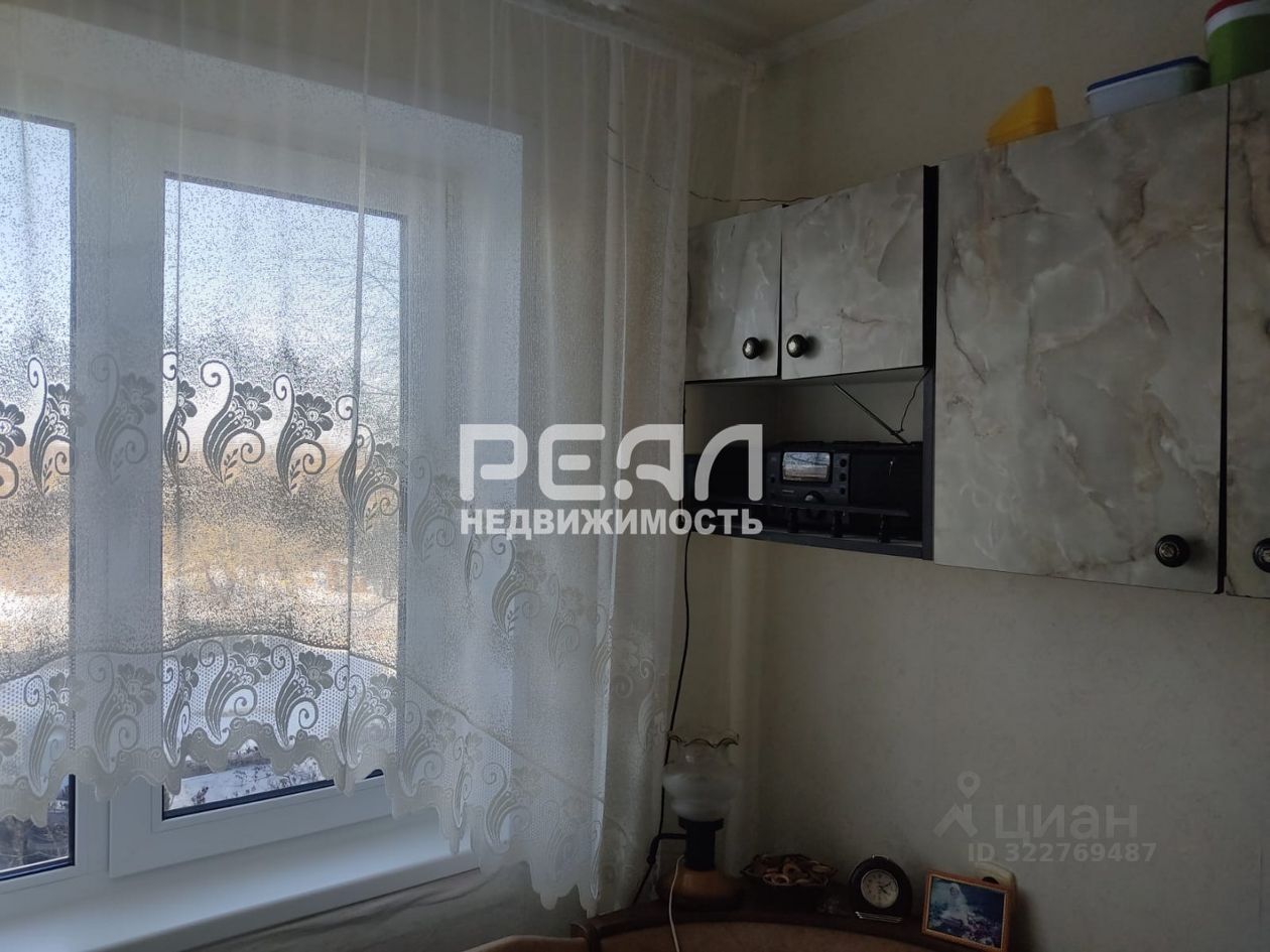 Продажа 3-комн квартиры на вторичном рынке пос. Войсковицы, площадь Манина, 9