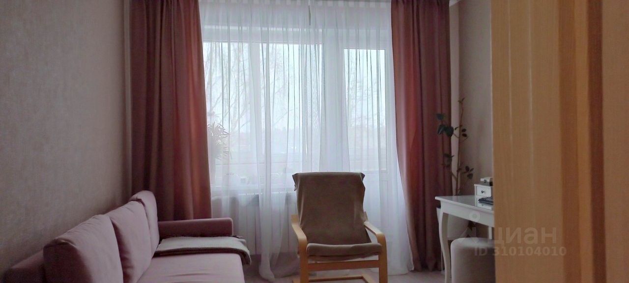 Продажа 3-комн квартиры на вторичном рынке Рощино пгт, улица Советская, 27
