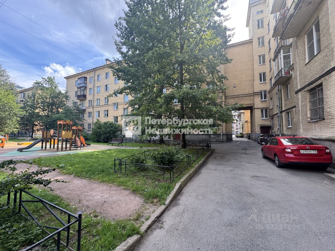 Продажа 3-комн квартиры на вторичном рынке Наличная улица, 21