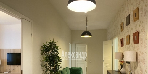 4-комн квартира Детская ул. ,  д. 18