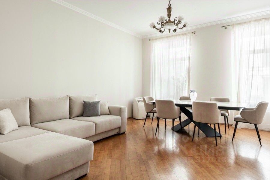 Продажа 4-комн квартиры на вторичном рынке Спиридоньевский переулок, 12/9