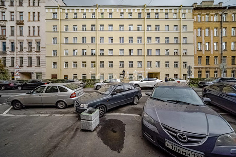 Комната 11-я Красноармейская улица,  д. 15А