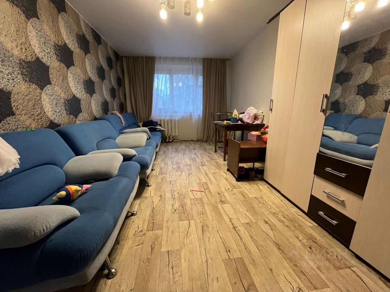 Продажа 3-комн квартиры на вторичном рынке Запрудня пгт, улица Карла Маркса, 8к1